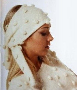 Шарф спицами с шишечками