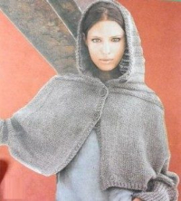 Вязаное пончо с капюшоном