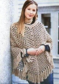 Вязаное пончо с сетчатым узором