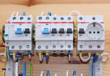 Как выбрать автоматический выключатель для дома