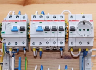 Как выбрать автоматический выключатель для дома