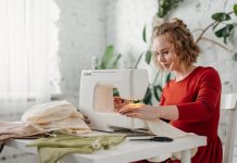 Технологический процесс пошива ветровок: выбор материалов, особенности кроя и фурнитуры