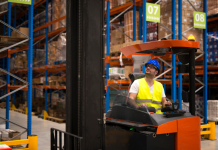 Ричтраки для склада: особенности техники и преимущества использования