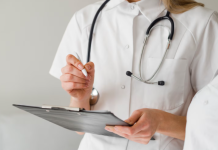 Терапевт: когда обращаться и какую помощь оказывает главный врач первичного приема