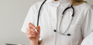 Терапевт: когда обращаться и какую помощь оказывает главный врач первичного приема